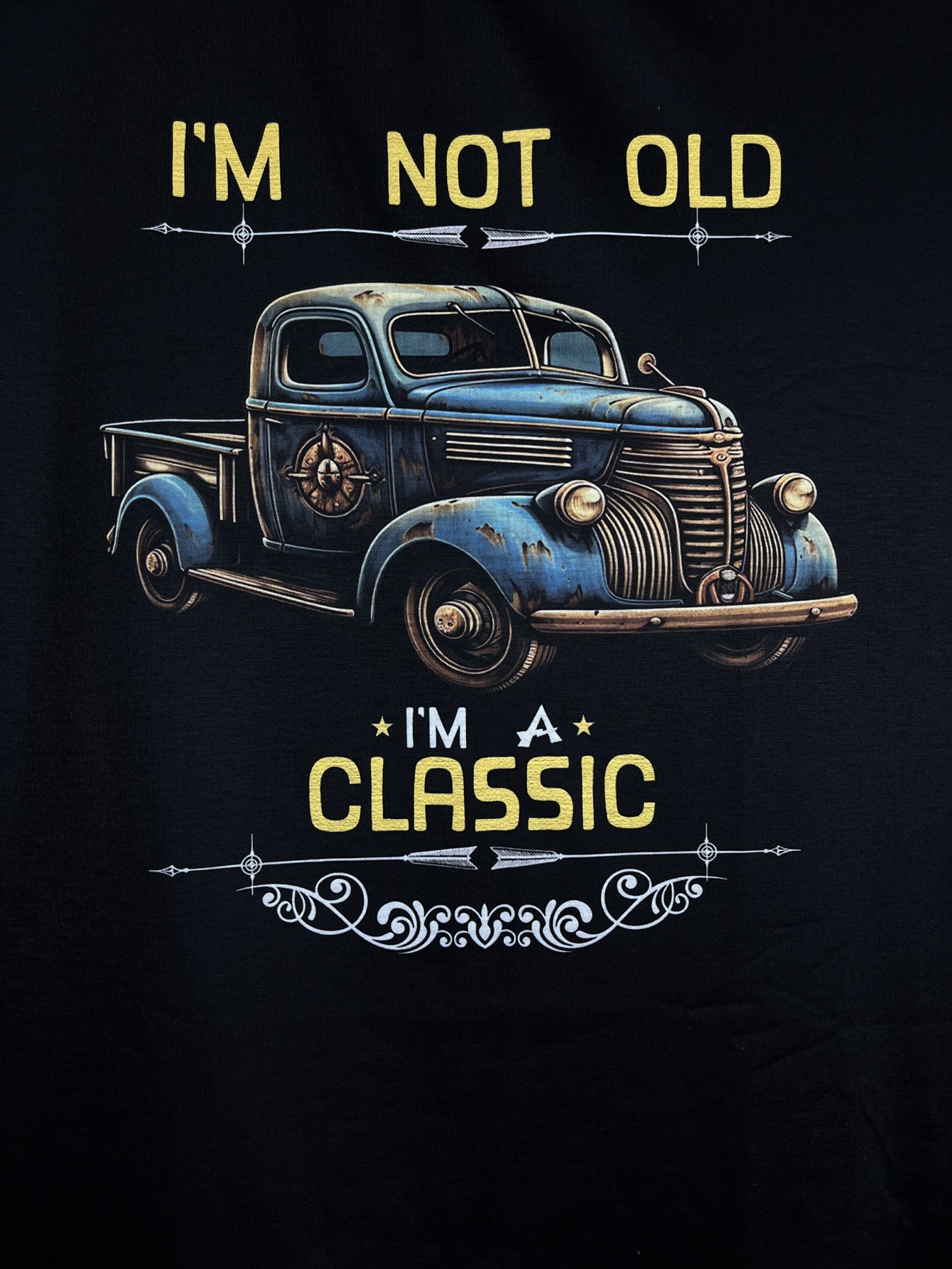 Retro And Rusty Car Patterns And Letter Prints I'm Not Old, I'm Classic Round Neck Short Sleeved T-shirt, Men's Summer Outdoor Casual Fashion Top